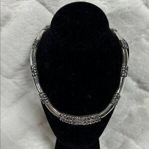 Source Unknown Silver-Tone Floral Link Necklace
16”